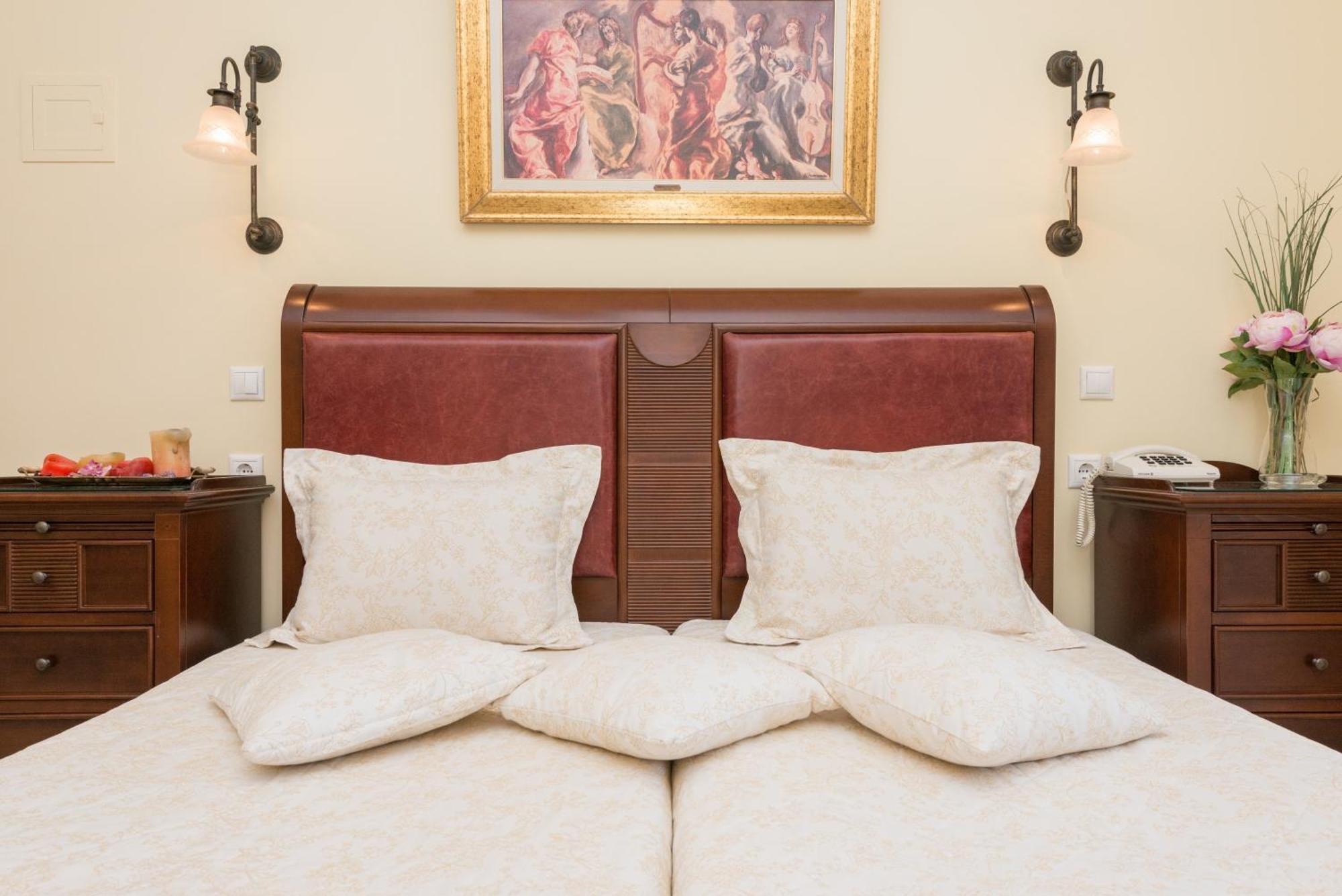 Enavlion Hotel 4*